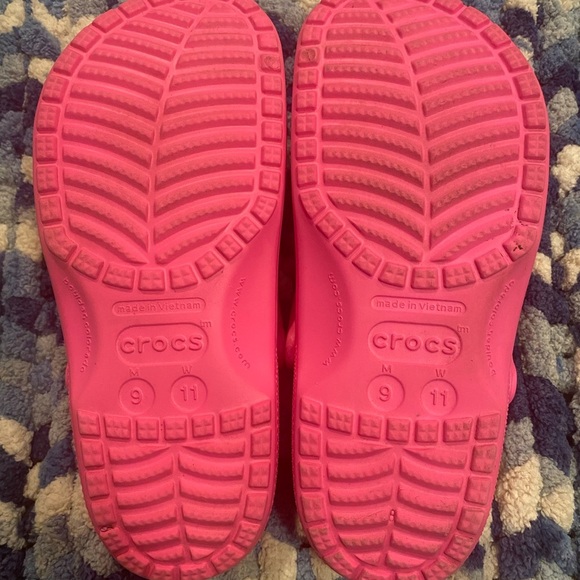 Bright pink Crocs size 9/11 - Picture 4 of 6